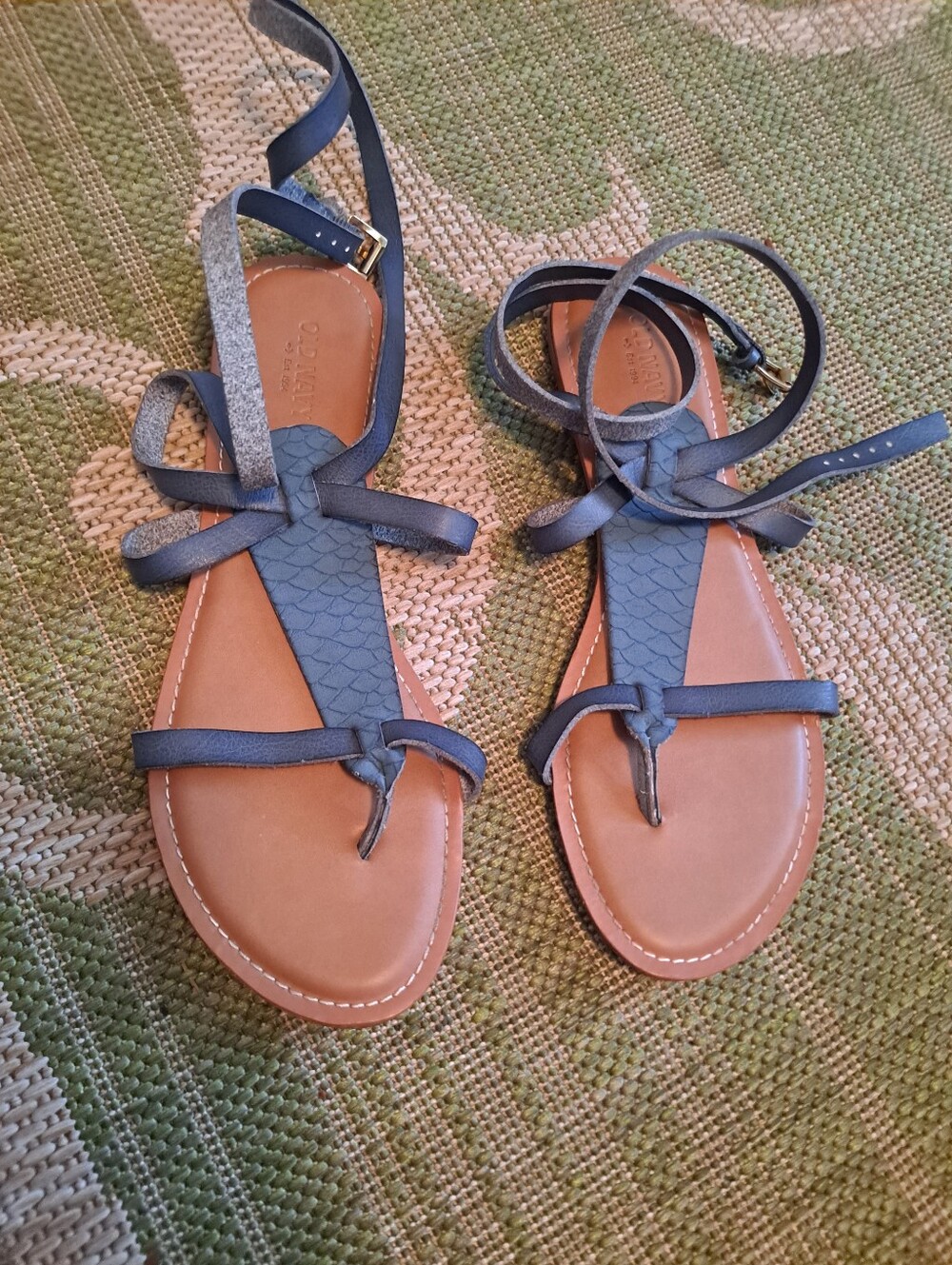 Old Navy Women’s Blue Lace-Up Leather Sandals